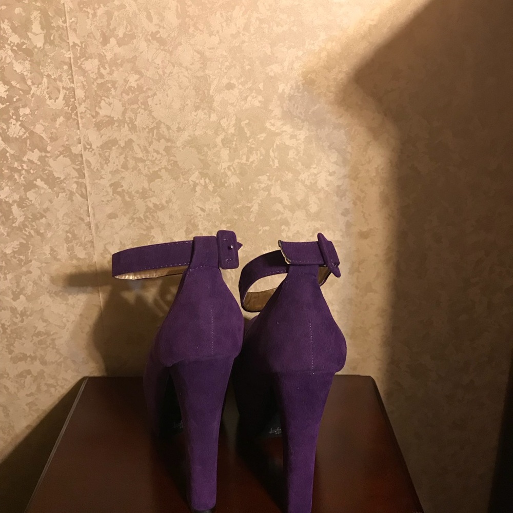 Shoes - Picture 2 of 4